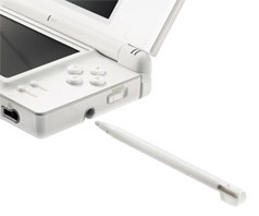 Stylet qui rentre dans une DS